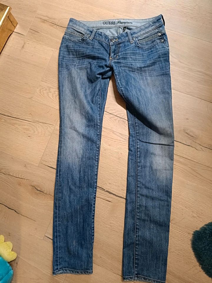 Jeans Guess blau guter Zustand 30M L 40 42 in Schwarzenbach a d Saale