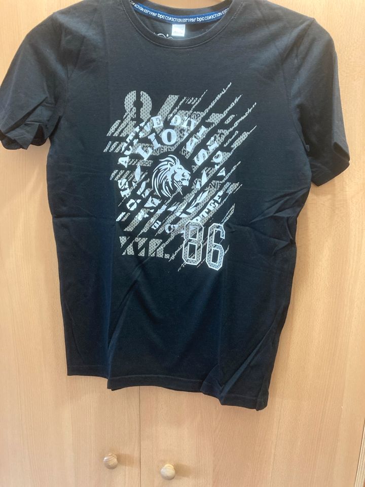 Schwarzes T-Shirt mit Löwe-Aufdruck - Größe 152/158 in Burscheid