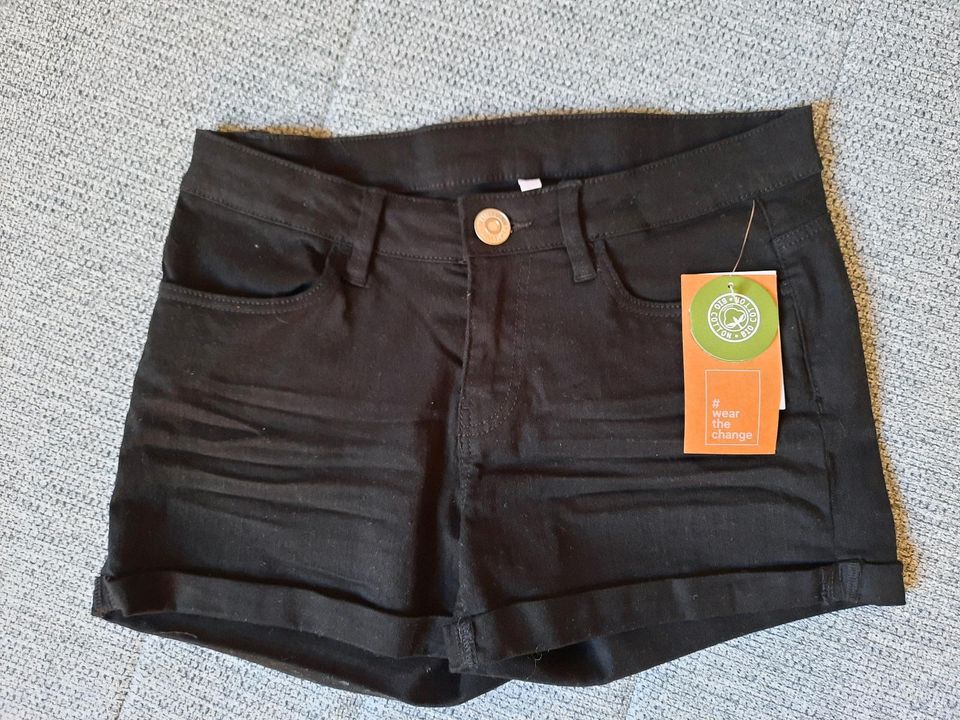 NEU Jeans-Shorts Größe 158 kurze Hose Hot-Pants in Düsseldorf