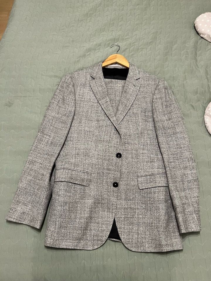BOSS Anzug (Hose+Sakko) für Männer, Größe 48, modern, 159€ in Großbottwar