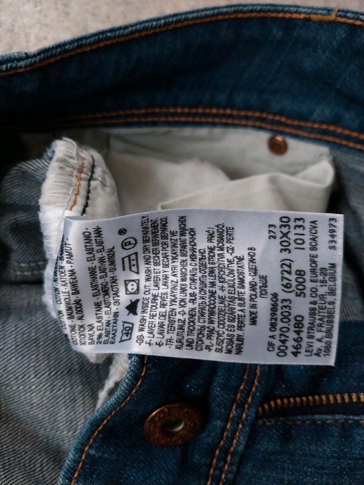 Levis 470 Größe 30/30 in Schlüsselfeld