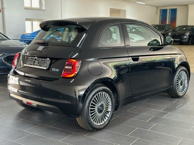 Fiat 500e Icon 42 kWh*EINPARKHILFE HI*NAVI*KLIMAA in Straubing