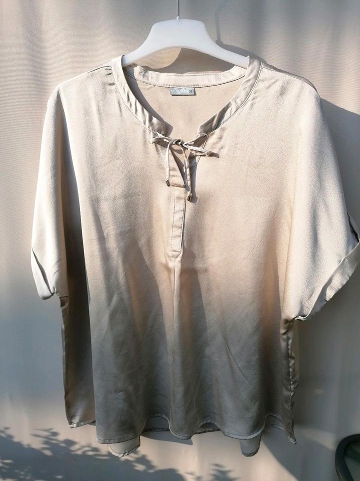 Neue Bluse XL Champagner in Wiesbaden