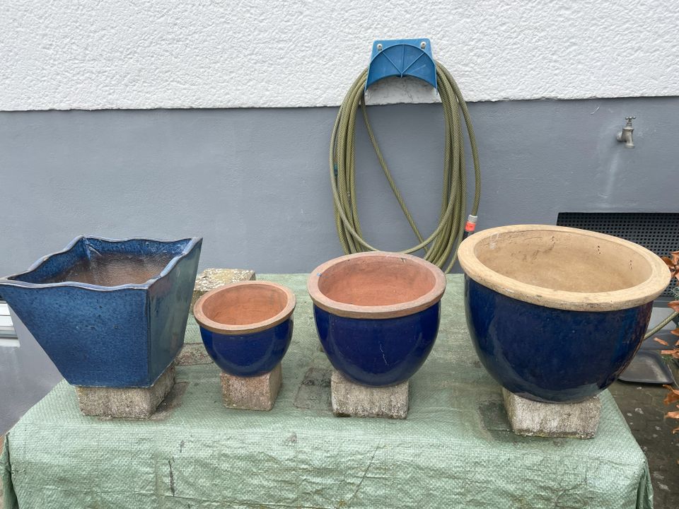 Pflanzkübel, Blumentopf, Keramik blau glasiert, frostsicher in Bornheim