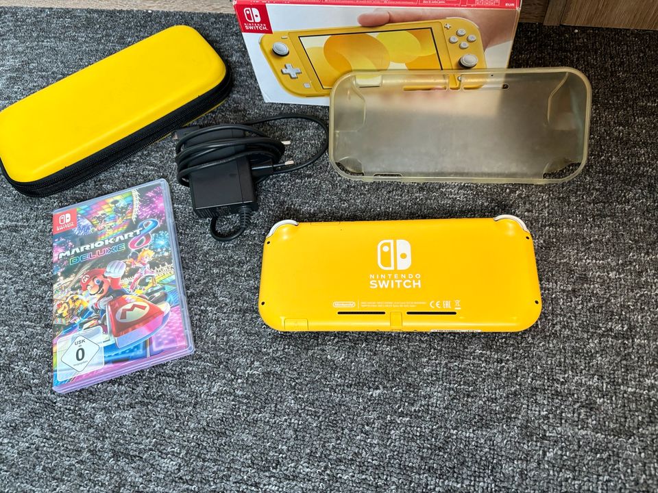 Nintendo Switch Lite Gelb inkl. Zubehör und 8 Spielen in Witten