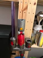 Dyson Staubsauger Zubehör plus Halterung Niedersachsen - Lüneburg Vorschau