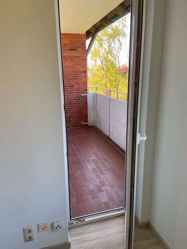 Renovierte helle 2,5 Zi Wohnung mit Balkon in Brunsbuettel