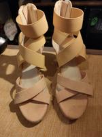 Catwalk Pumps High Heels Gelb Keilabsatz Größe 36 Berlin - Schöneberg Vorschau