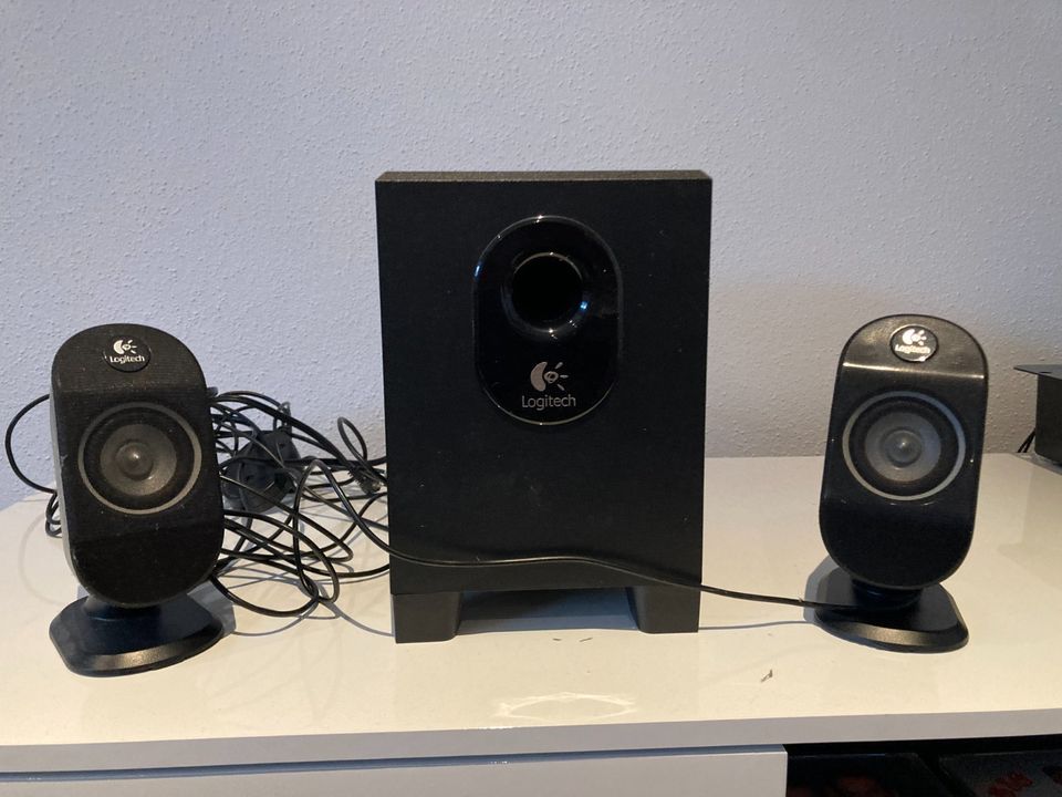 Logitech Lautsprecher mit Subwoofer, X-210 in Kümmersbruck