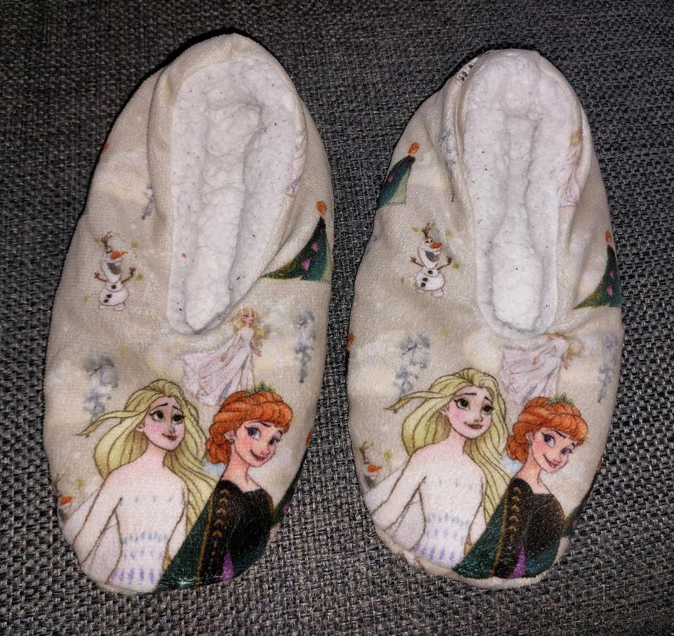 "Disney Frozen" Kuschel-Ballerinas Hausschuhe Gr. 29? in Hof (Saale)