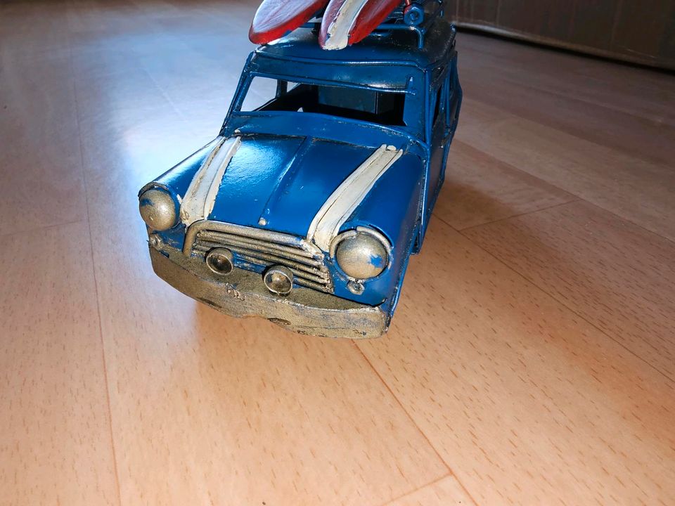 Modell Auto mit Surfbrett in Mühltroff