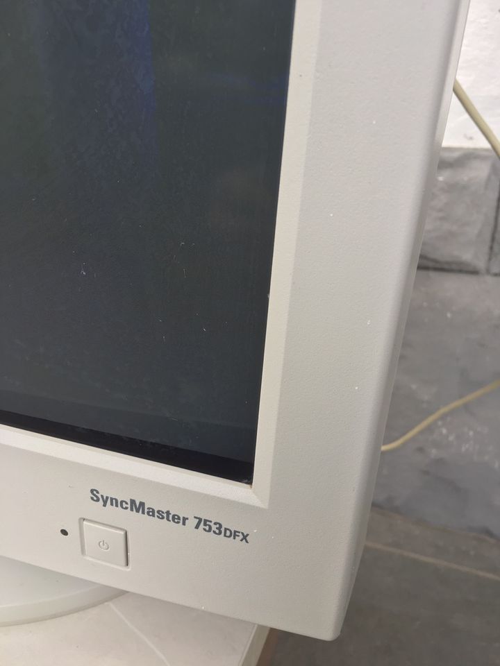 Samsung PC Monitor SynkMaster von 2002 in Nalbach