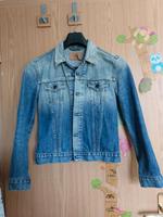 Levi's Jeansjacke mit Aufnäher Gr. S Leipzig - Dölitz-Dösen Vorschau