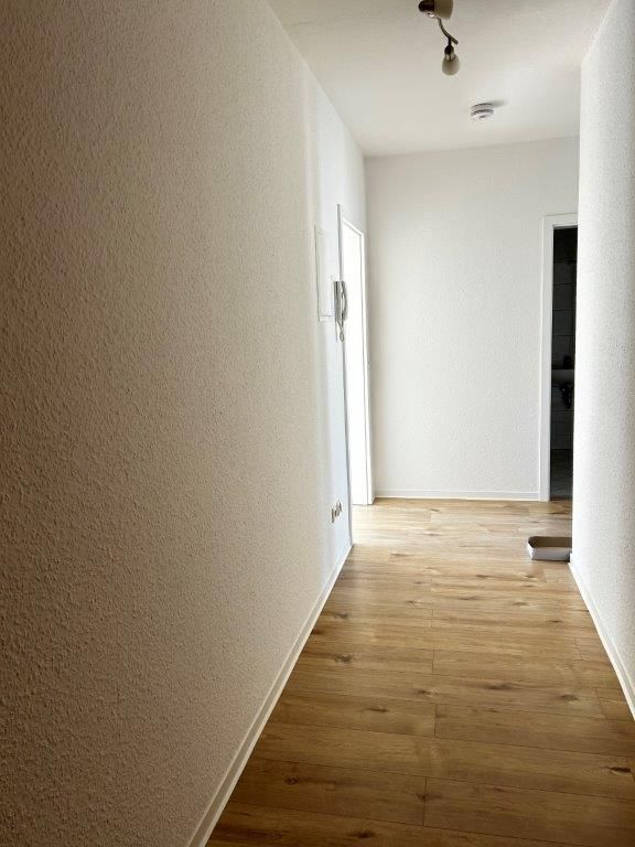 Erstbezug nach Renovierung - 2 Raum Wohnung mit Balkon in Zwickau