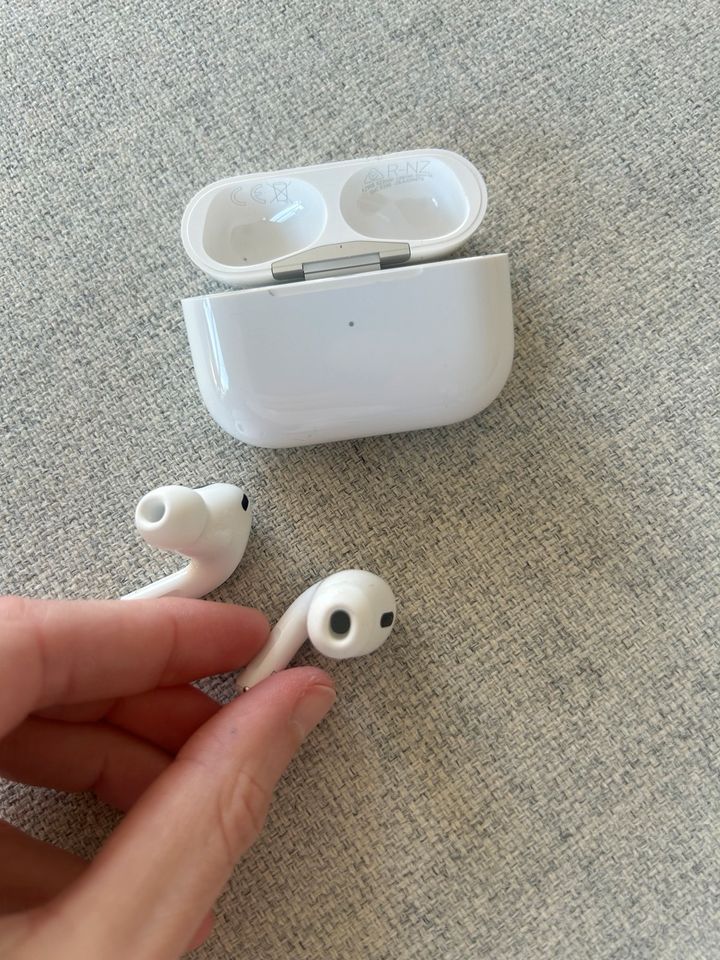 Apple AirPods Pro 2. Generation mit MagSafe Ladecase in Berlin