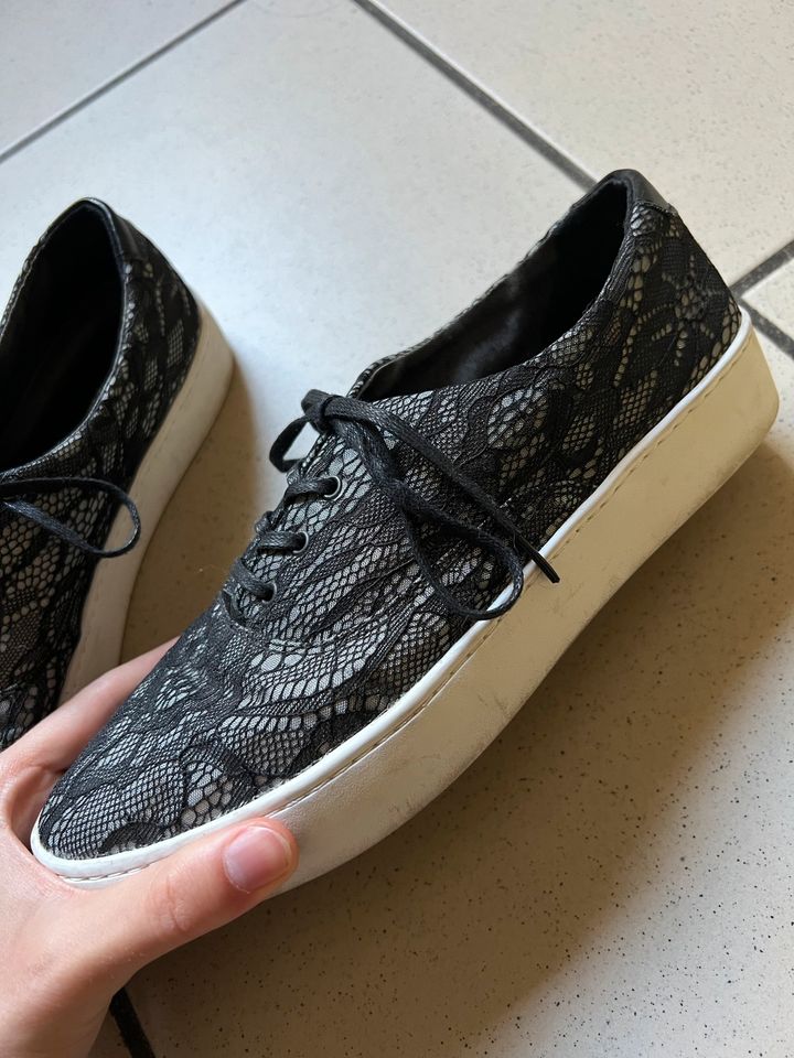 Vagabond Schuhe Damen Sneaker Größe 37 schwarz weiß mit Spitze in Hamm
