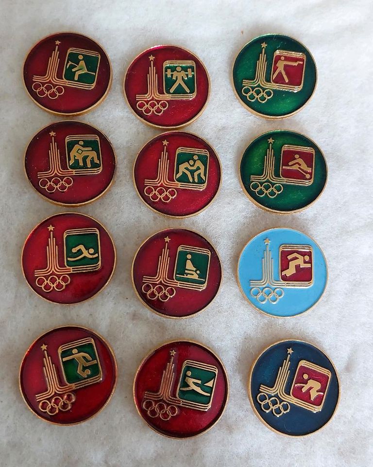 Schöne Sammlung seltener Pins Anstecker Olympia Moskau 1980 in Hiddenhausen