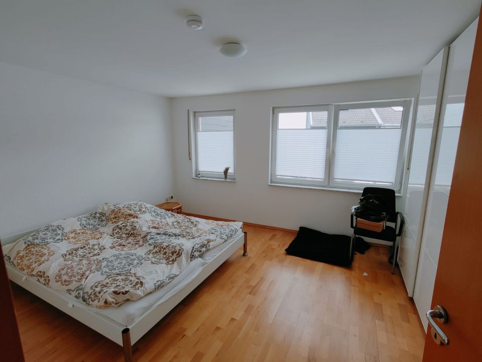 Schöne 4 Zimmer Wohnung möbliert mit Terrasse Balkon und Garten. in Bornheim