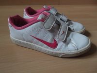 Nike Sportschuhe Klettverschluss weiß pink Gr. 33,5 Berlin - Lichtenberg Vorschau