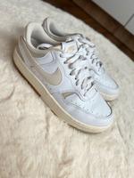 Nike 38,5 weiß Baden-Württemberg - Albstadt Vorschau