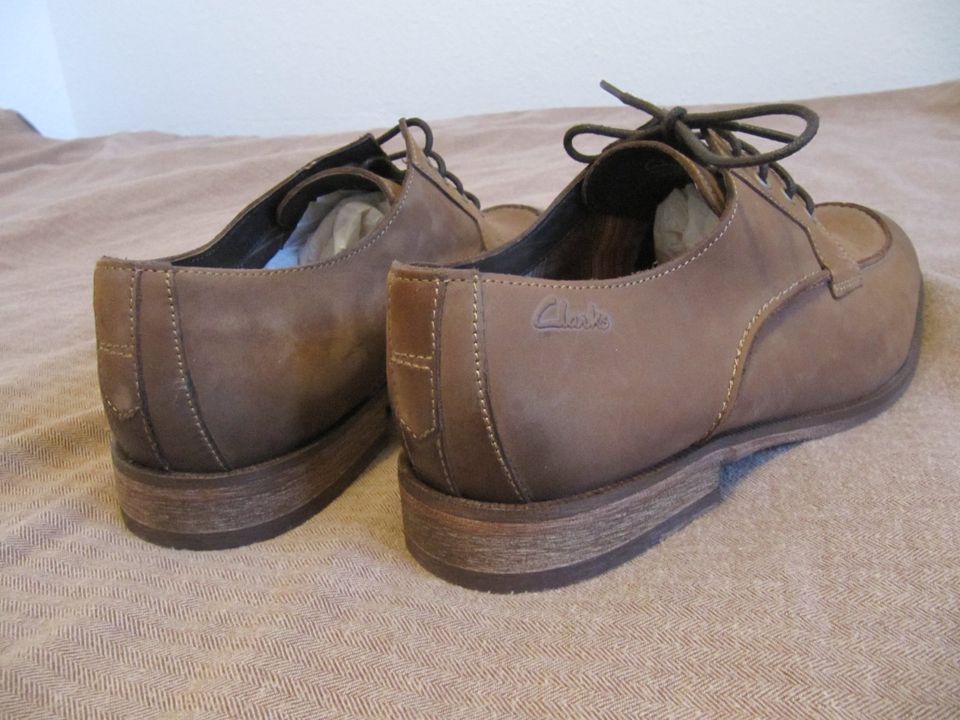 Clarks Herrenschuhe Leder NEU Glaze Low Ledersohle 43 Leder braun in Villingen-Schwenningen