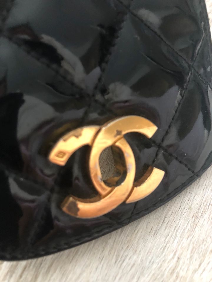 CHANEL Mini Tasche Lack Handytasche schwarz vintage gebraucht in Obertshausen