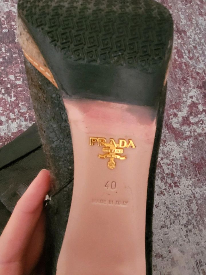 Prada Schuhe Gr 41 schwarz/glitzend in Mainz