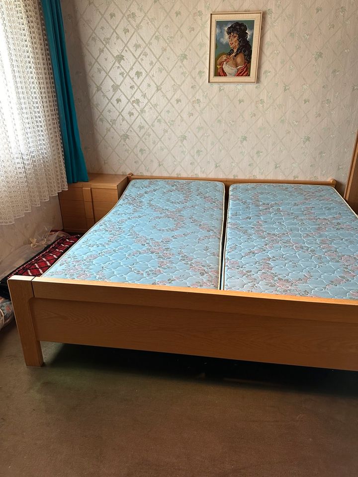 Doppelbett mit 2 Nachttischen in Markt Schwaben