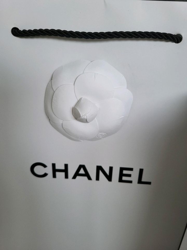 Chanel Taschen Kamelie zwei Größen in Düsseldorf