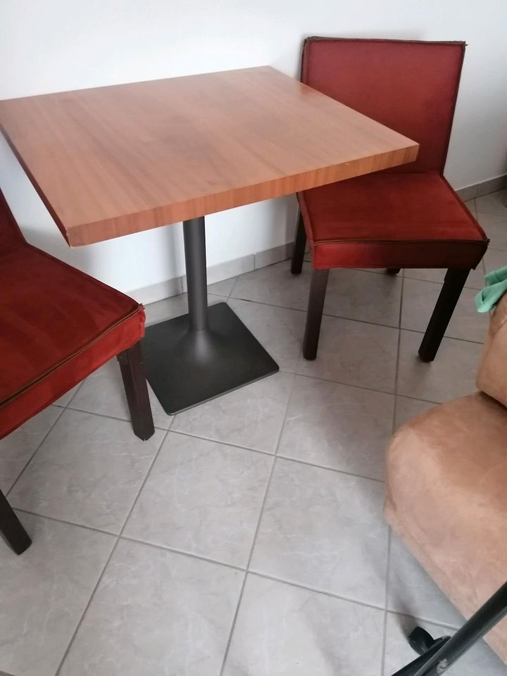 Pedrali Tisch und 2 Stühle in Rodenberg