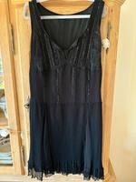 Schwarzes Abendkleid mit schönen Akzenten Gr. 40 Hessen - Breidenbach (bei Biedenkopf) Vorschau