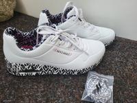 SKECHERS "Loving Love",weiss,Gr.41,wie Neu in OVP zu verkaufen!! Dithmarschen - Heide Vorschau