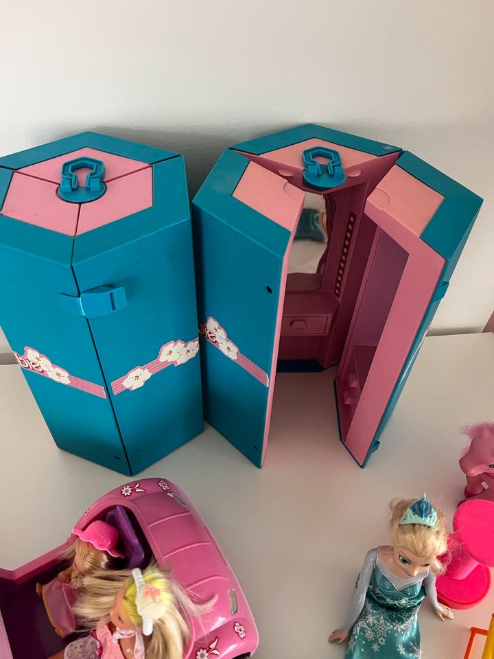 Barbie Auto Kleiderschrank großes Set in Gütersloh