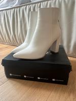 Neue Brautschuhe Weiße Stiefeletten Stiefel Gr.38 Baden-Württemberg - Uhldingen-Mühlhofen Vorschau