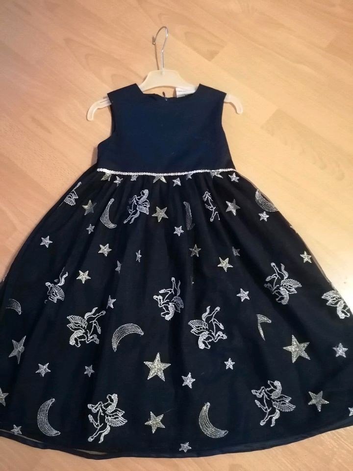 Wunderschönes festliches Kleid mit Tüll und Stickerei Pegasus in Böblingen