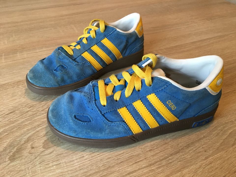 Adidas Turnschuhe Kinder Sportschuhe blau/gelb Größe 35 in Schwerin -  Friedrichsthal | Gebrauchte Kinderschuhe Größe 35 kaufen | eBay  Kleinanzeigen ist jetzt Kleinanzeigen