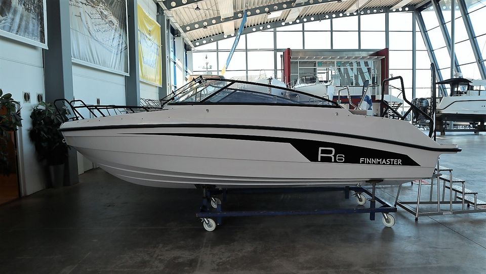 FINNMASTER R6 + YAMAHA F 150 XCA + WICK TANDEMTRAILER 2200 KG in Laboe