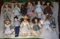 Sammlerpuppen Porzellanpuppen Puppen Barbie Puppenwagen Baden-Württemberg - Güglingen Vorschau