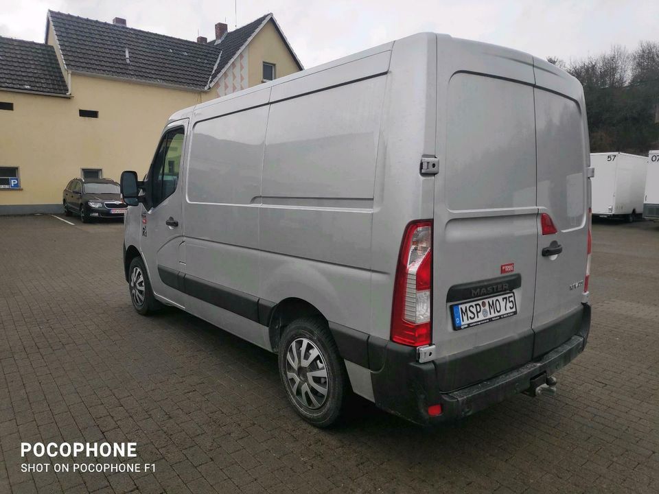 Renault Master Weekendcamper mit einfacher Grundausstattung in Arnstein