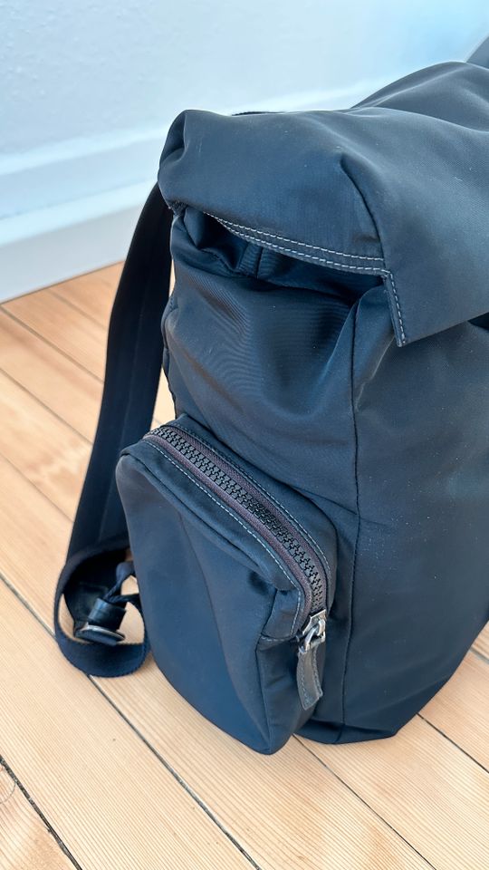 HUGO BOSS Rucksack (schwarz, viele Taschen, sehr guter Zustand) in Stuttgart