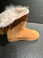 UGG Boots beige, Stiefel mit Fell, neu, Gr. 40 Niedersachsen - Hameln Vorschau