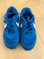 Nike MD Runner 2 Gr. 35,5 blau Sachsen - Burgstädt Vorschau