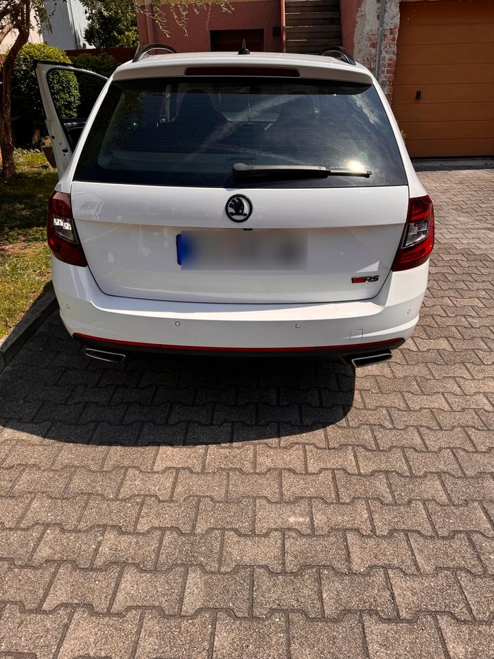 Skoda Octavia RS 2.0TDI 4x4 in Plochingen