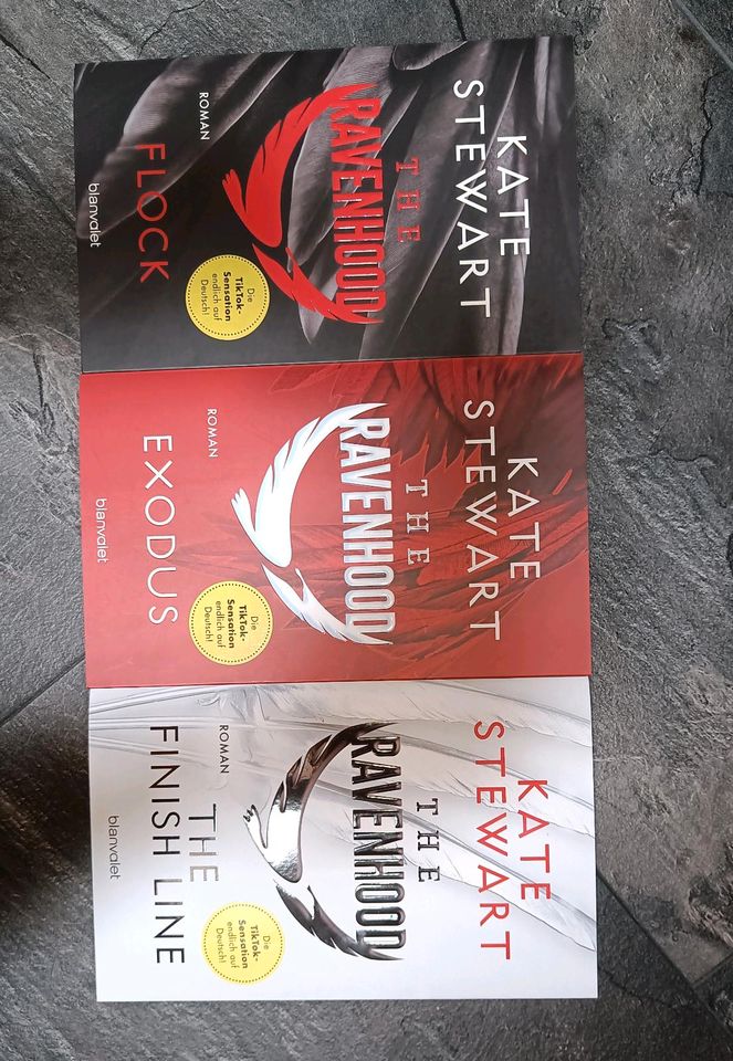 Ravenhood Trilogie | Kate Stewart | Farbschnitt in Groß-Gerau