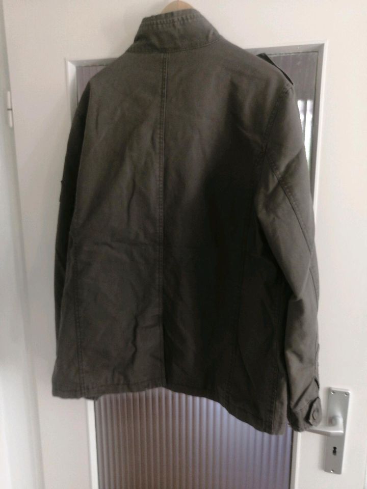 Army Jacke GRÖßE XL in Hamburg