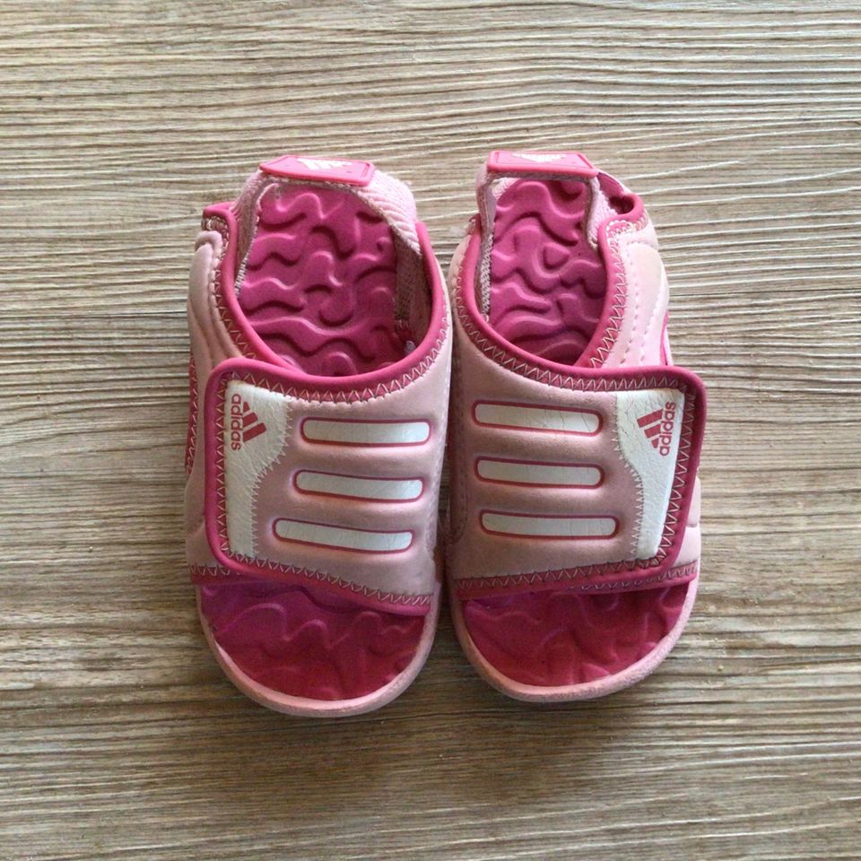 Sandalen von Adidas Gr. 21 in Dithmarschen - Brunsbuettel | Gebrauchte  Kinderschuhe Größe 21 kaufen | eBay Kleinanzeigen ist jetzt Kleinanzeigen