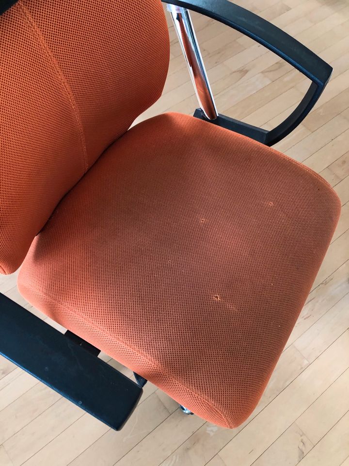 Bürostuhl zwei Stück Orange schwarz in Eschbach
