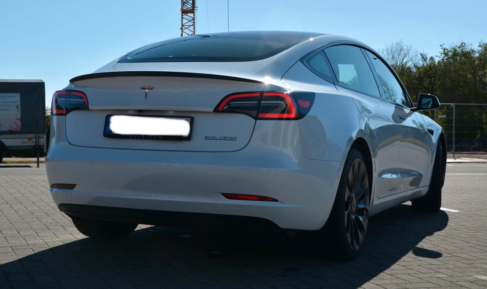 Abbildung des Autos Tesla Model 3 Performance