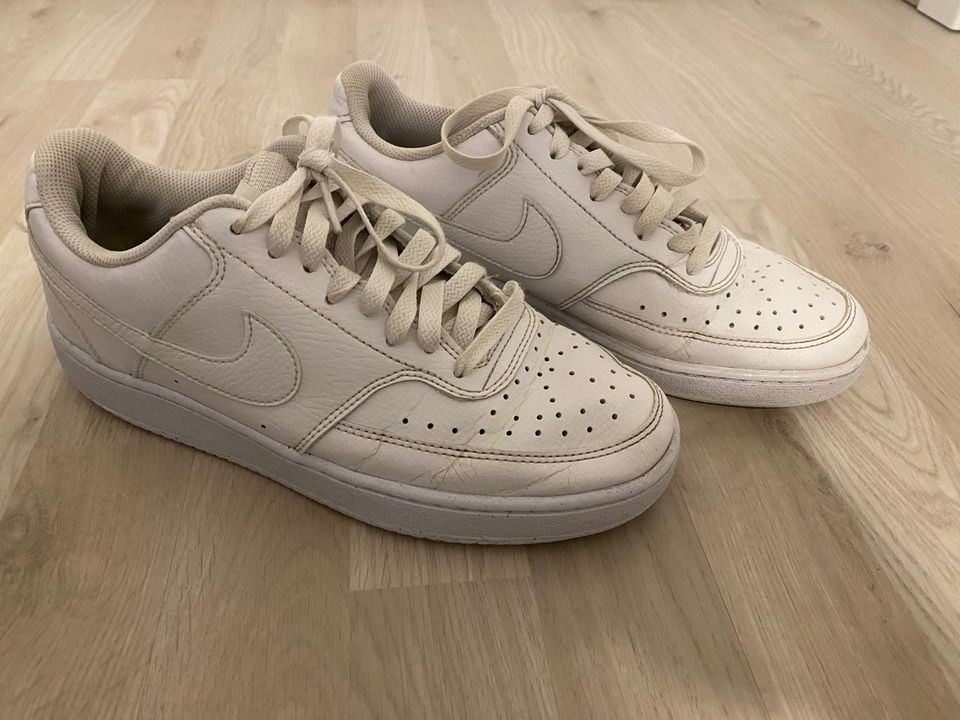 Nike Schuhe weiß Größe 40 in Lünen