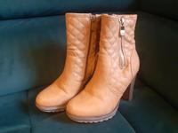 Stiefelette Größe 37 *gefütterter Winterstiefel* *Neuwertig* Sachsen - Gelenau Vorschau